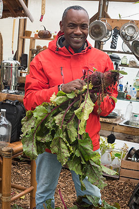 <span class="content-image-text">Super beets grown in the “black gold,” super nutritious soil at Rid-All</span>