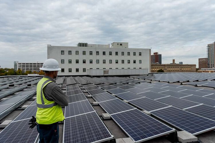 Through a power purchase agreement with AEP Renewables, Cuyahoga County installed 488 solar panels on the county Medical Examiner’s office building. Courtesy of Cuyahoga County