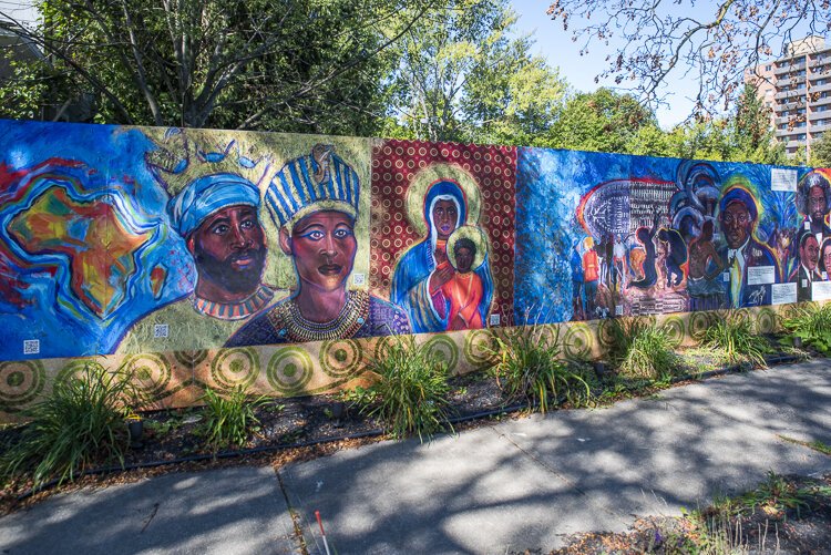 Adjacent to the gazebo, The Block Club installed a mural by artist Anna Arnold, featuring 38 icons who have shaped the history of African Americans around the world