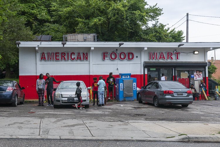 <span class="content-image-text">Wealthy districts have three times as many supermarkets as poor ones do and grocery stores in African American communities are usually smaller with less selection.</span>