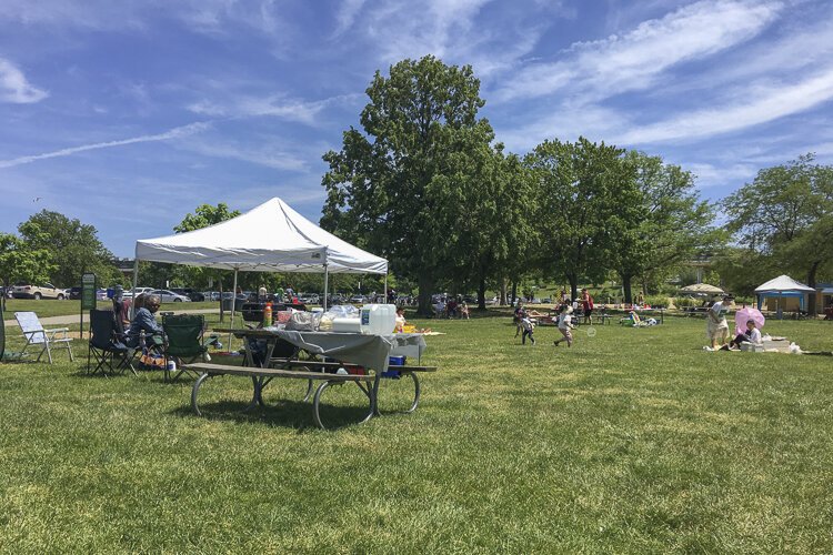 Picnickers enjoyed the day at the Edgewater Lakefront Reservation on Father's day 2022.
