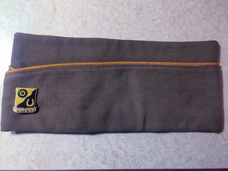 The overseas cap is piped with yellow, indicating a cavalryman.