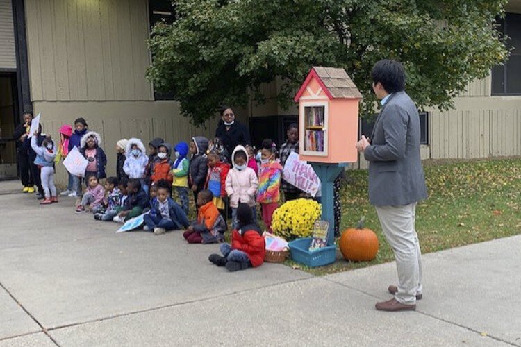 Krylon's Min Koo speaking with students about their new library