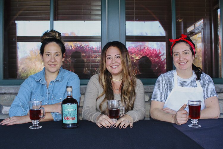 Sisters Lindsey, Whitney and Kathryn of Cleveland Glögg