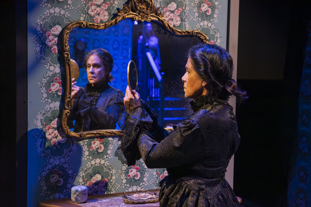 LatinUs Theater - Los Soles Truncos