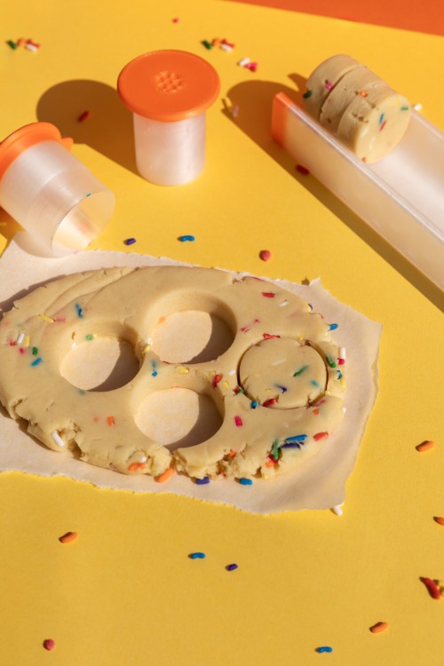 Daisy Makes, a 2024 Mspire winner, transforms the art of cake popping with its 3D-printed molds, speeding up production while maintaining creativity and consistency in the process.