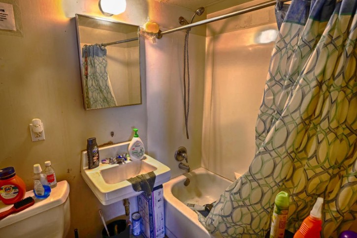 Y-Haven bathroom before renovation