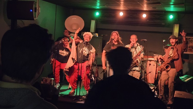 Da Land in the Tavern