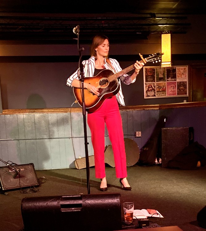Singer-songwriter Jill Andrews