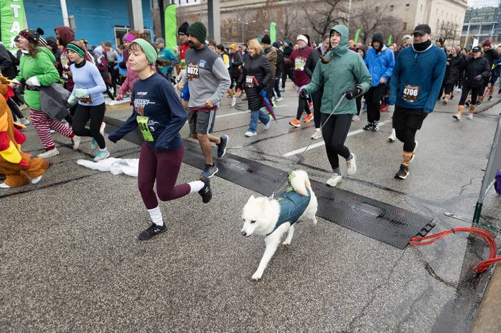 The 2024 Turkey Trot gets underway.