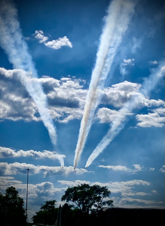 The U.S.. Air Force Thunderbirds flying at 500 miles per hours
