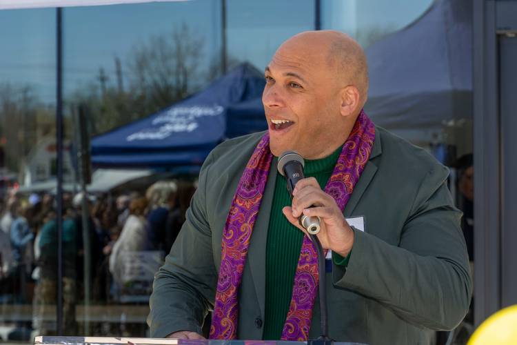 CEO Jamar O. Rahming speaks at the CCPL Parma ribbon cutting ceremony.