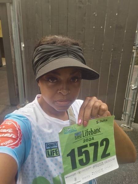 LaShawn Taylor holds up her big at Lifebanc's Gift of Life Walk & Run.