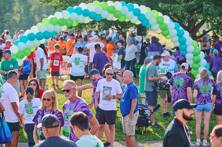 Social time at Lifebanc's Gift of Life Walk & Run.