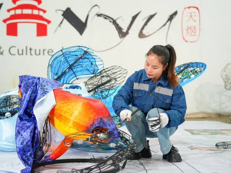 A Tianyu fabricating artist.