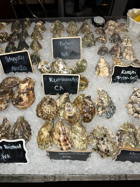 EDWINS oysters are sourced from the best suppliers in the U.S. on both the East and West Coasts.