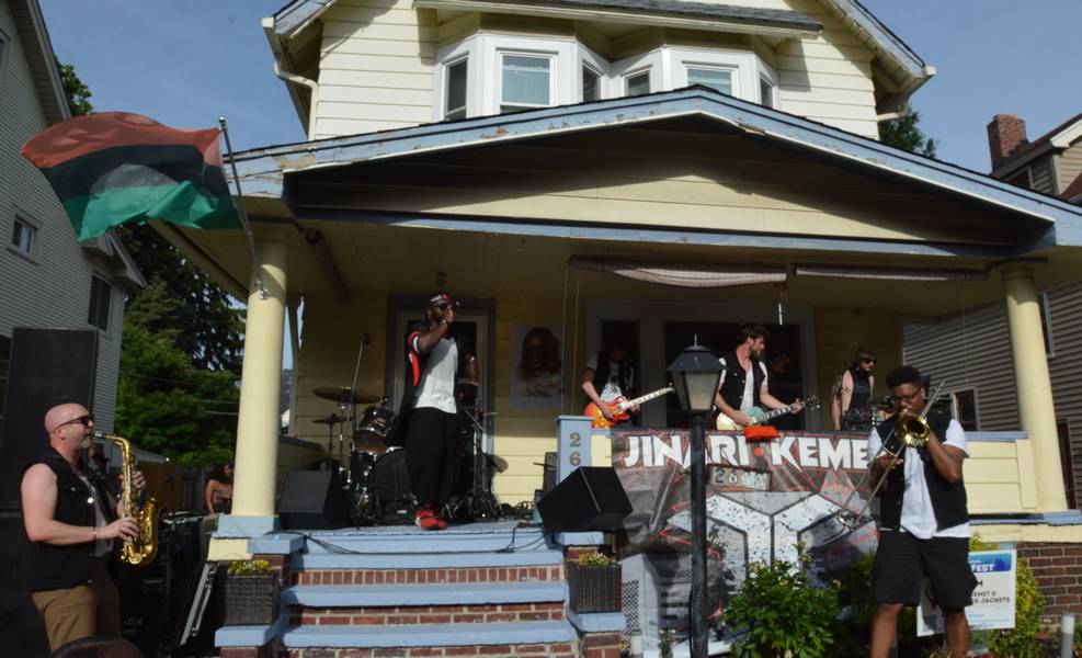 Jinari Kemet & The Black Jackets.