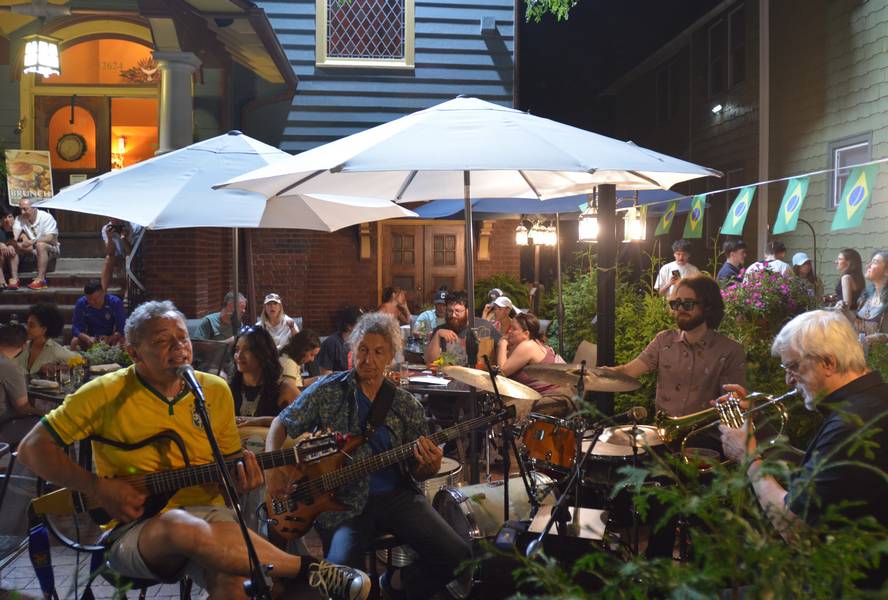 Moises Borges performing on the Batuqui patio.