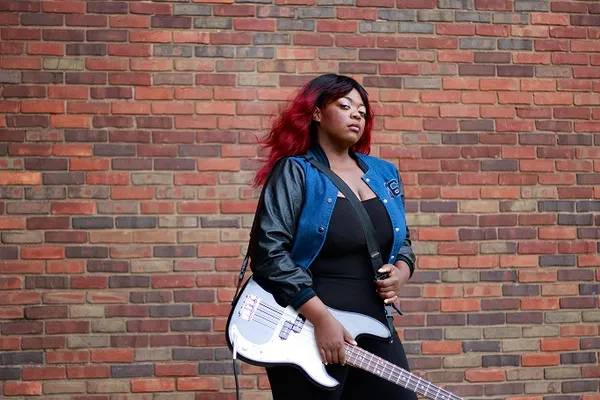 Erin Nicole Neal and her guitar.