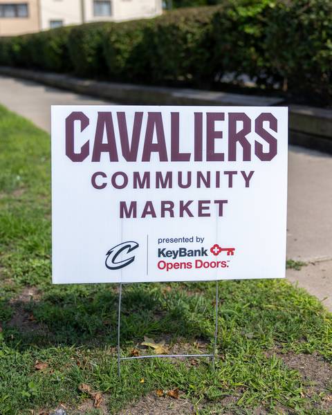 Volunteers with the Cleveland Cavaliers and KeyBank partner with Greaterer Cleveland Food Bank this summer to hold five Community Markets across Northeast Ohio.