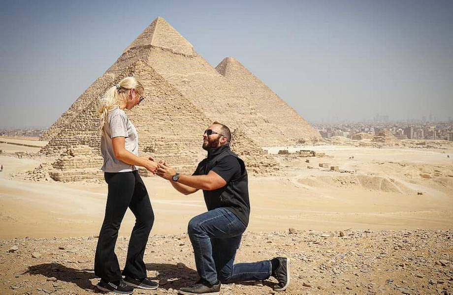 Jon and Amber get engaged in Egypt.