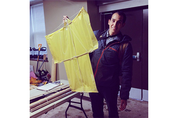 Architect Erick Rodriguez teaching a kite design workshop