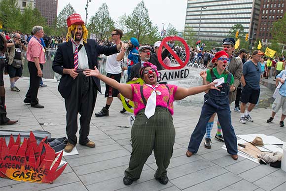 A bit of political entertainment in the square