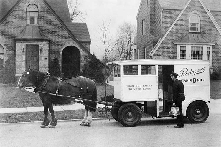 Producers milk delivery in 1938 in Old Brooklyn