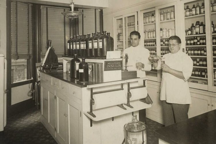 The interior of Rudd's Pharmacy Osborne Building in the 1930s.