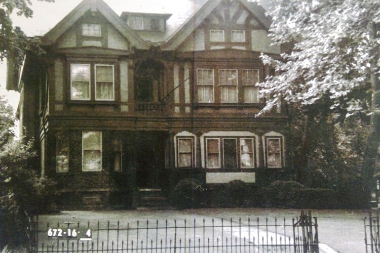 In 1956, the Rockefeller-Rudd house was surrounded by an iron fence, but it was removed after East Cleveland made an ordinance prohibiting fences surrounding the front yard.