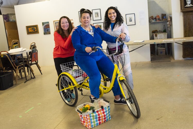 Cast members of "Divorciadas, Evangélicas y Vegetarianas" - Monica Torres, Rocky Encalada and Jessenia Velez