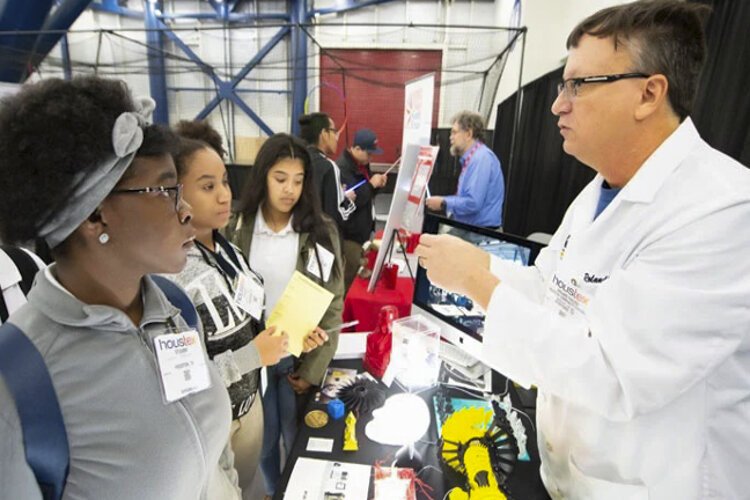 SME supports Manufacturing Day which helps foster learning and collaboration between manufacturing companies and young creators.