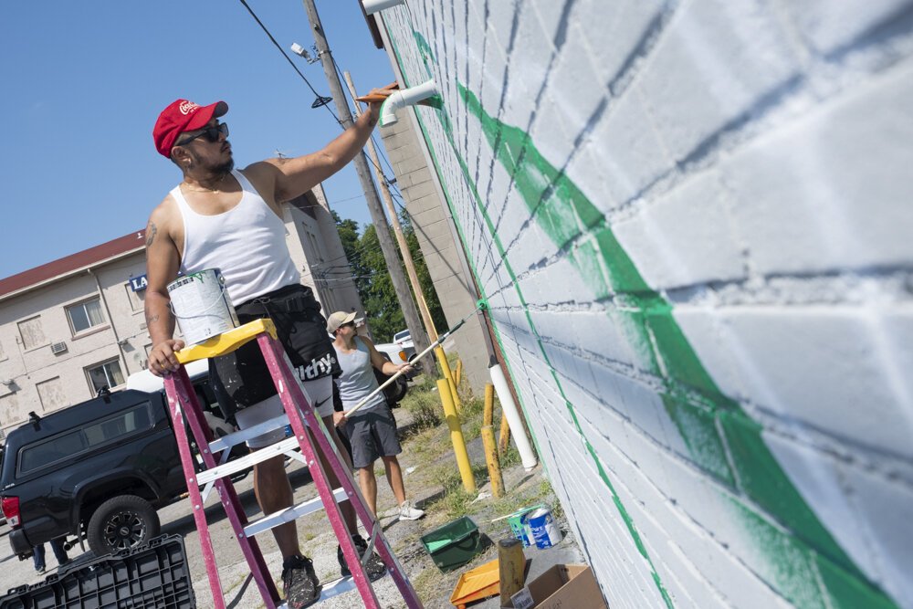 Cleveland artist Glen Infante @gleninfante at 7719 Carnegie Avenue.