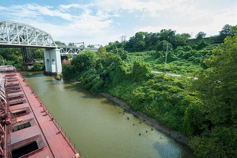Irishtown Bend from the ore freighter American Courage