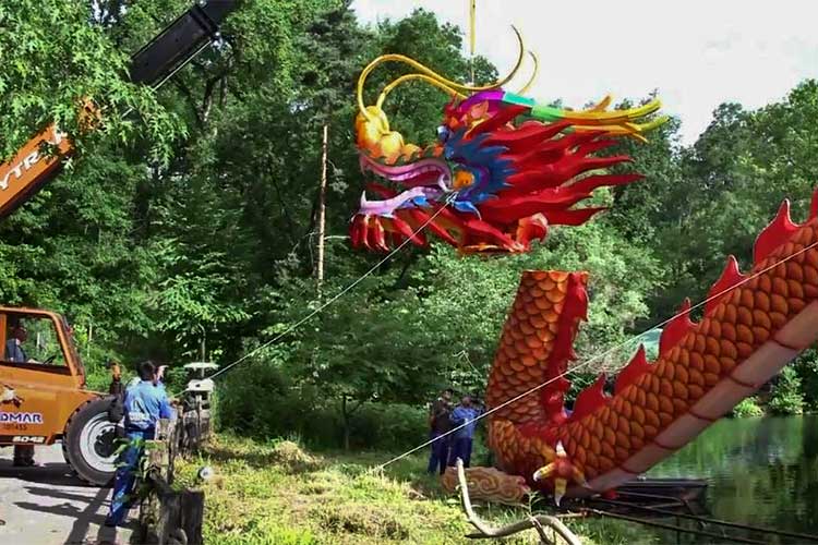 The dragon lifted onto the body by crane