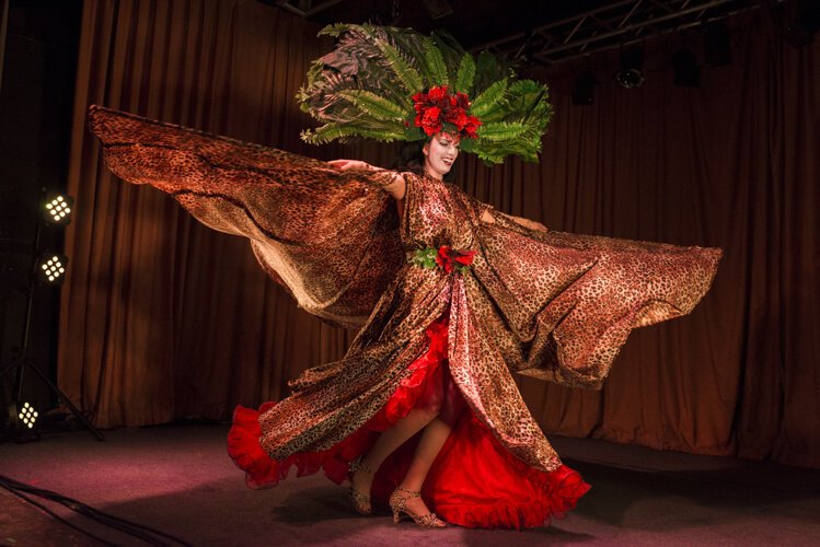 Aurora Natrix - Le Femme Mystique Burlesque / Ohio Burlesque - The 13th Anniversary Show