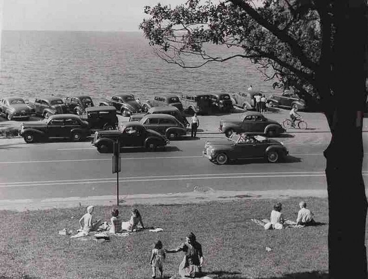 The scene at Gordon Park on August 20, 1945 .