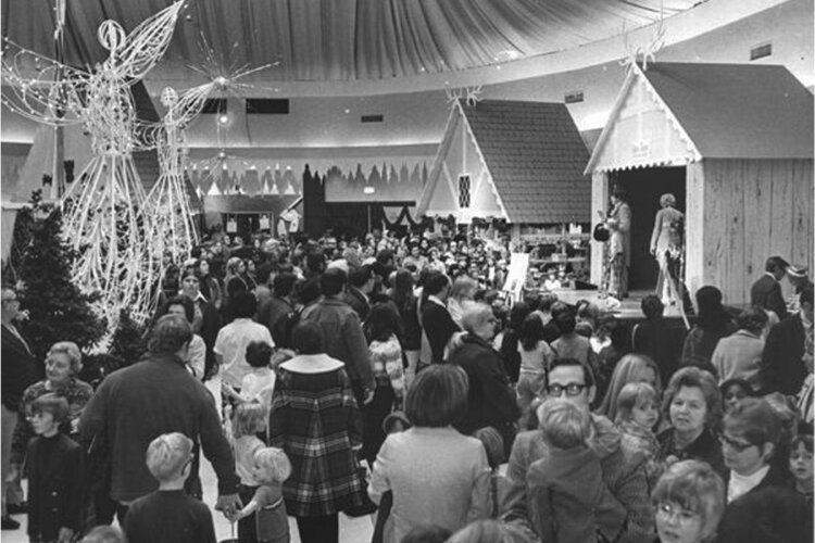 Christmas shoppers at Higbee's in 1973