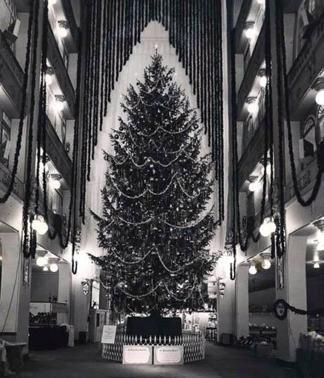 Sterling Lindner Davis Christmas Tree,