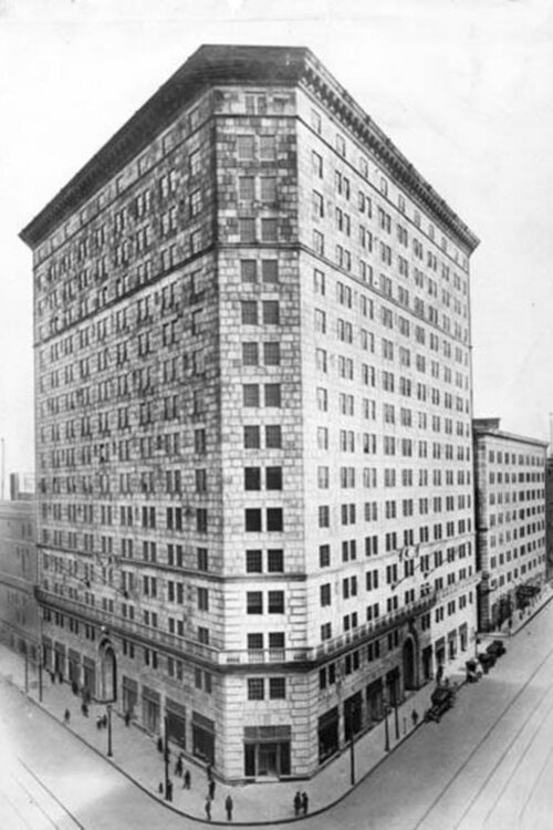 Hanna building as seen from across Euclid Avenue in 1924 shortly after the office building was completed.