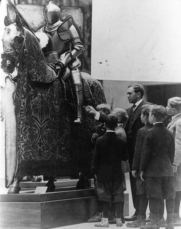 <span class="content-image-text">Frederic Allen Whiting, the museum's first director, at the opening of the Cleveland Museum of Art to the public on June 7, 1916 with University school 4th graders.</span>